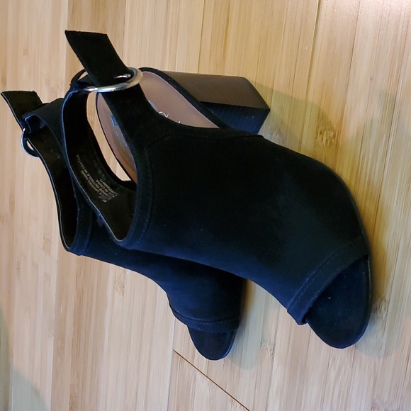 Dolcetta Shoes - Dolcetta Open Toe Ankle Strap Chunky Heel Size 6 Black
